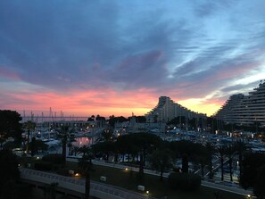 Marina - Luxurious 1-bedroom condo, sea views, all amenities (Villeneuve-Loubet)