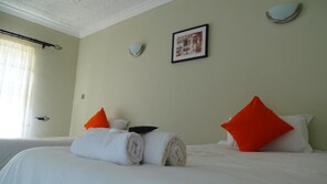 6 slaapkamers, een strijkplank/strijkijzer, wifi, beddengoed