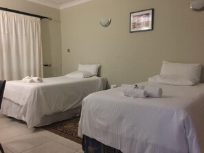 6 slaapkamers, een strijkplank/strijkijzer, wifi, beddengoed
