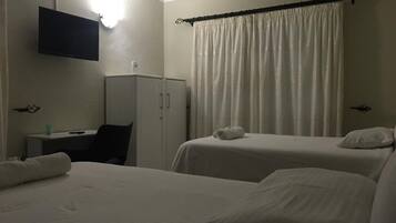 6 bedrooms, iron/ironing board, WiFi, bed sheets