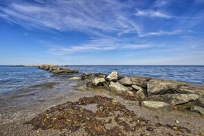 På stranden