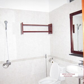 Shower, rainfall showerhead, designer toiletries, slippers - Minh Long Hotel (Da Nang)