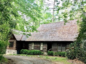 Exterior - Heardlot Lodge Think of it as a summer camp for families (Highlands)