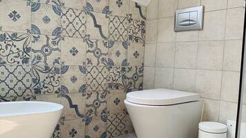 Asciugacapelli, asciugamani, sapone, shampoo