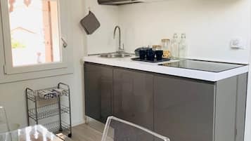 Fridge, coffee/tea maker, cookware/dishes/utensils