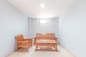 Interior detail - OYO 1329 Tanjung Pakuan (Bogor)