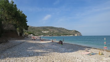 Una spiaggia nelle vicinanze