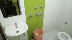 Comfort Double Room, 1 King Bed | Bathroom - Hotel orange classic (Yamkeshwar)