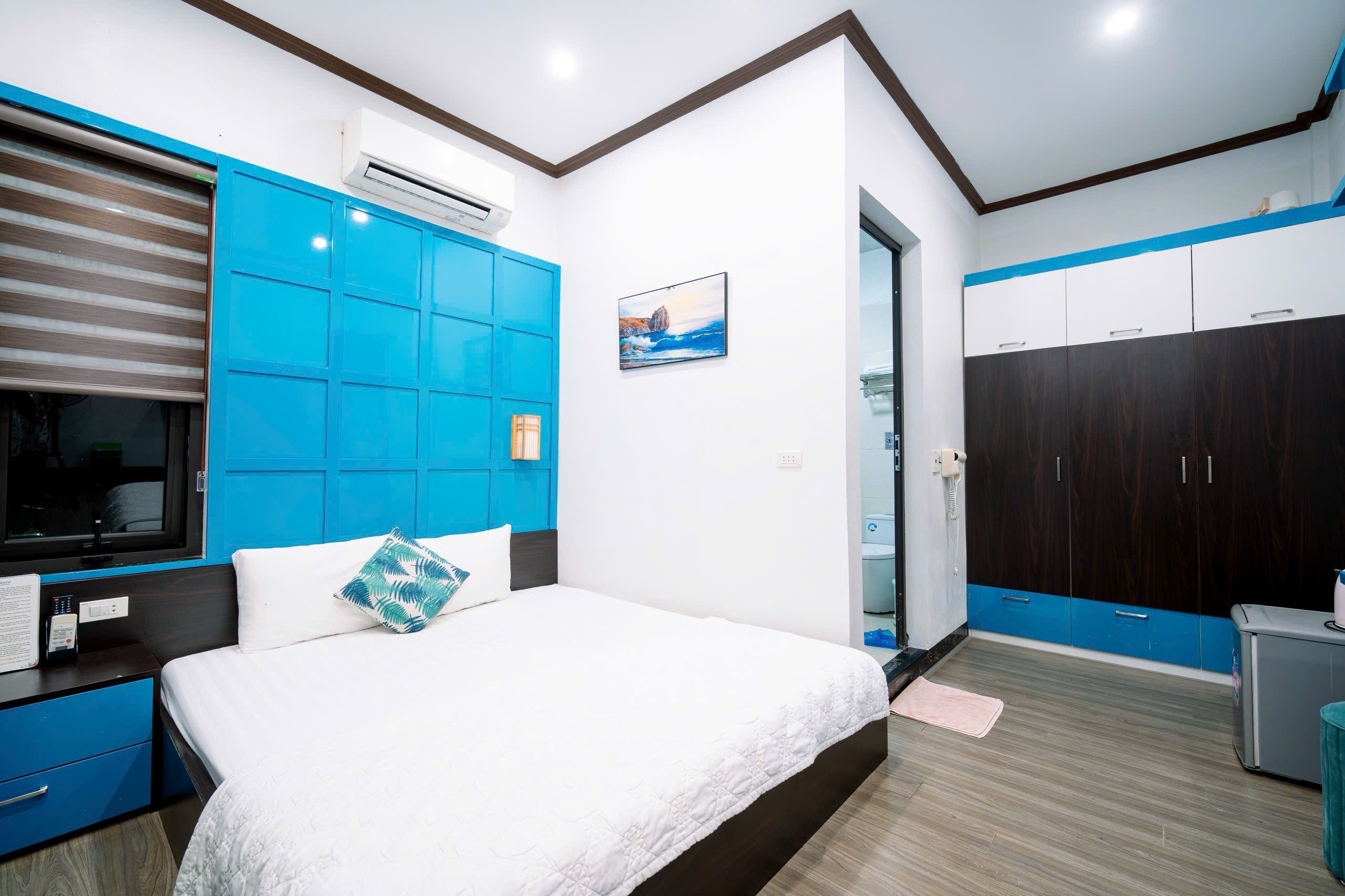 Deluxe Room | 1 bedroom, desk, blackout drapes, soundproofing