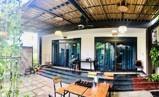 Desayuno con opciones de la cocina local diario (VND 40000 por persona)