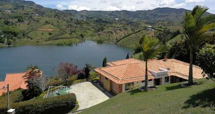 Casa de Campo Guatape-Peñol Includes employee