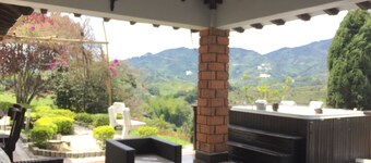 Casa de Campo Guatape-Peñol Includes employee