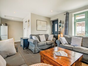 Living area - 3 bedroom accommodation in Blakeney, near Holt (Blakeney, near Holt)