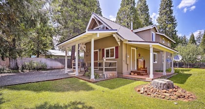Cabin w/ Backyard Space - 1/2 Mi to Trinity Lake!