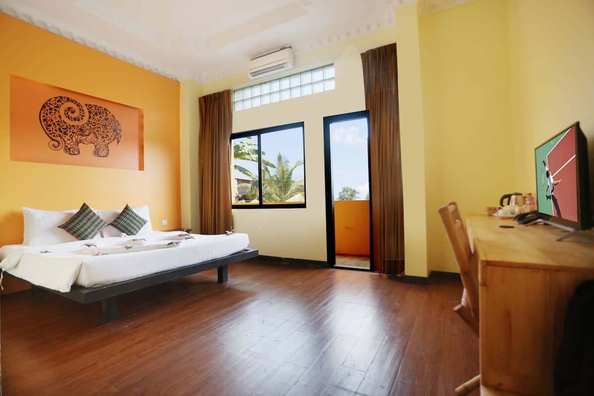 Superior Double Room, Balcony | Bar mini, peti besi dalam bilik, dilengkapkan perabot secara berasingan