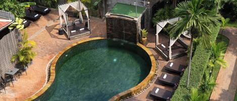 Chambre Double Deluxe, balcon, vue piscine | Vue de la chambre