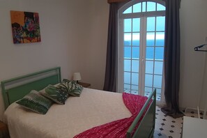 2 bedrooms, bed sheets