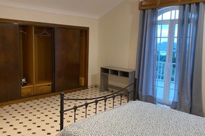 2 bedrooms, bed sheets
