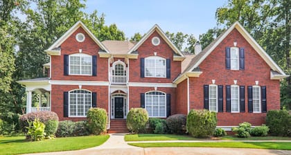 Beautiful Atlanta Home Sleeps Up to 20