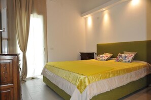 8 bedrooms, iron/ironing board, WiFi, bed sheets