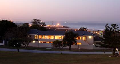 Cozy guest room with double bed, sofa bed and kitchen, near Port Elizabeth