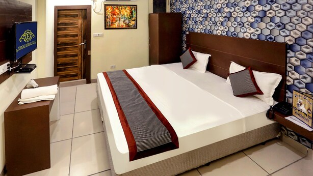 Deluxe Room | Cribs (surcharge), WiFi (free) - Edge Home Stay (New Delhi)