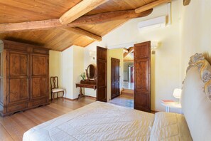 5 habitaciones, tabla de planchar con plancha y wifi gratis 