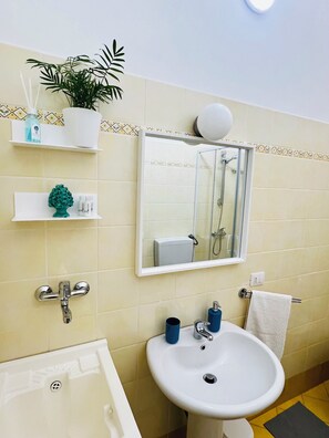 Towels, soap, shampoo, toilet paper