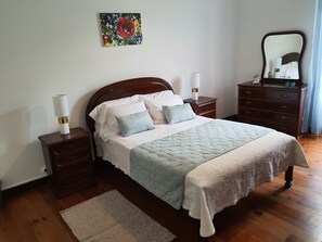 2 Schlafzimmer, Schreibtisch, schallisolierte Zimmer