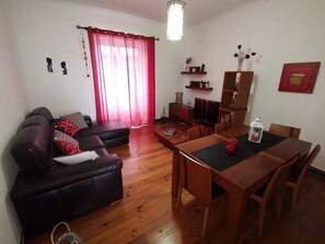 TV, books, offices - GARDEN VIEW APARTMENT (HORTA)