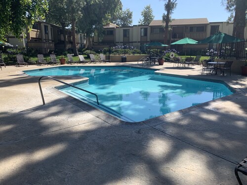 Charming Mid-Century Stay near Disney