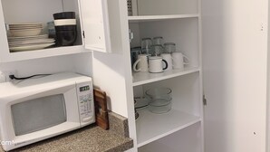 City Apartment, 1 Bedroom | Private kitchen - Charming Mid-Century Stay near Disney (Fullerton)