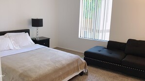 City Apartment, 1 Bedroom - Charming Mid-Century Stay near Disney (Fullerton)