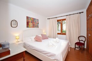 2 bedrooms, desk, iron/ironing board, travel cot