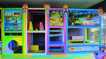 Tempat bermain anak – indoor