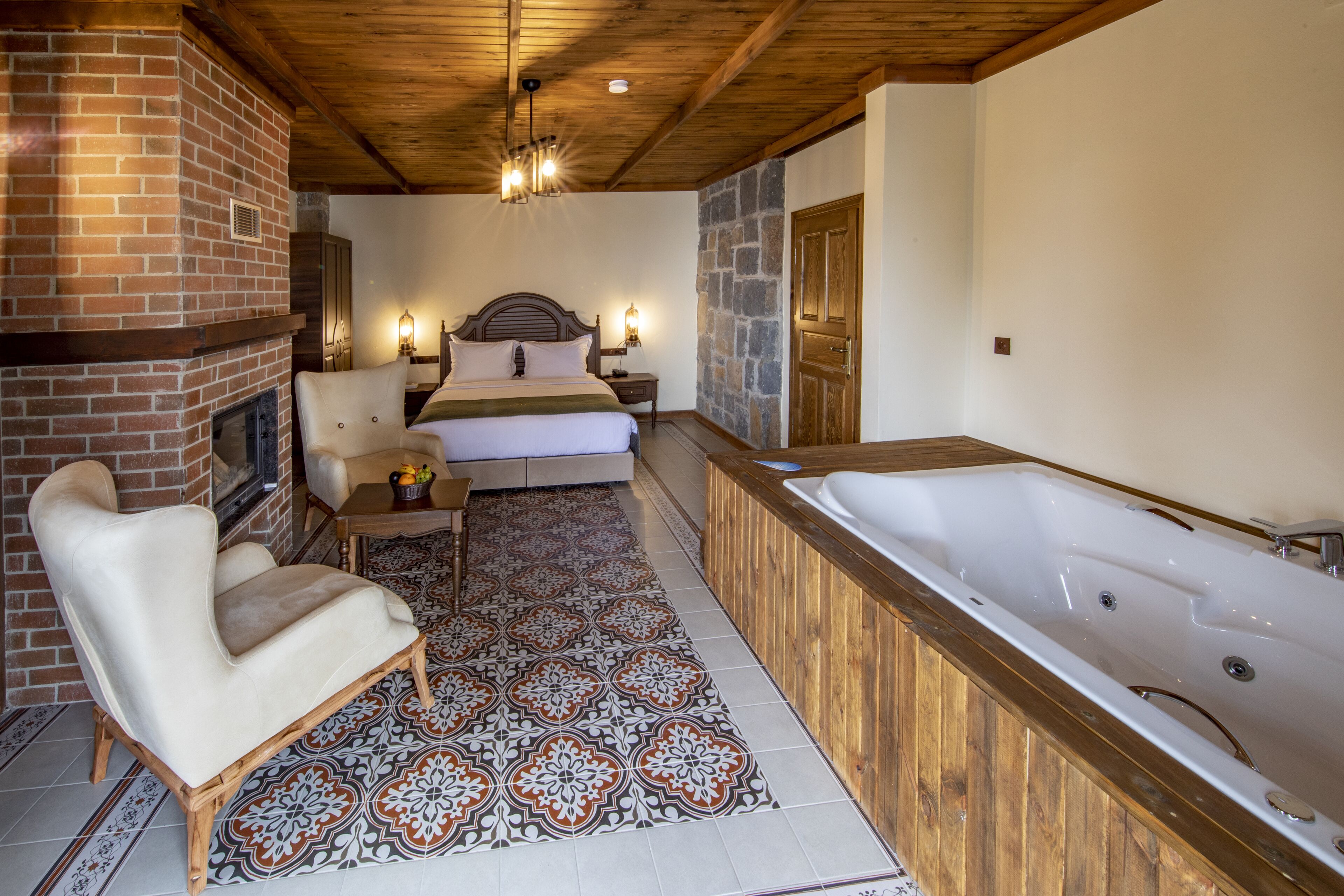 twin suite | 1 bedroom, in-room safe, laptop workspace, blackout curtains