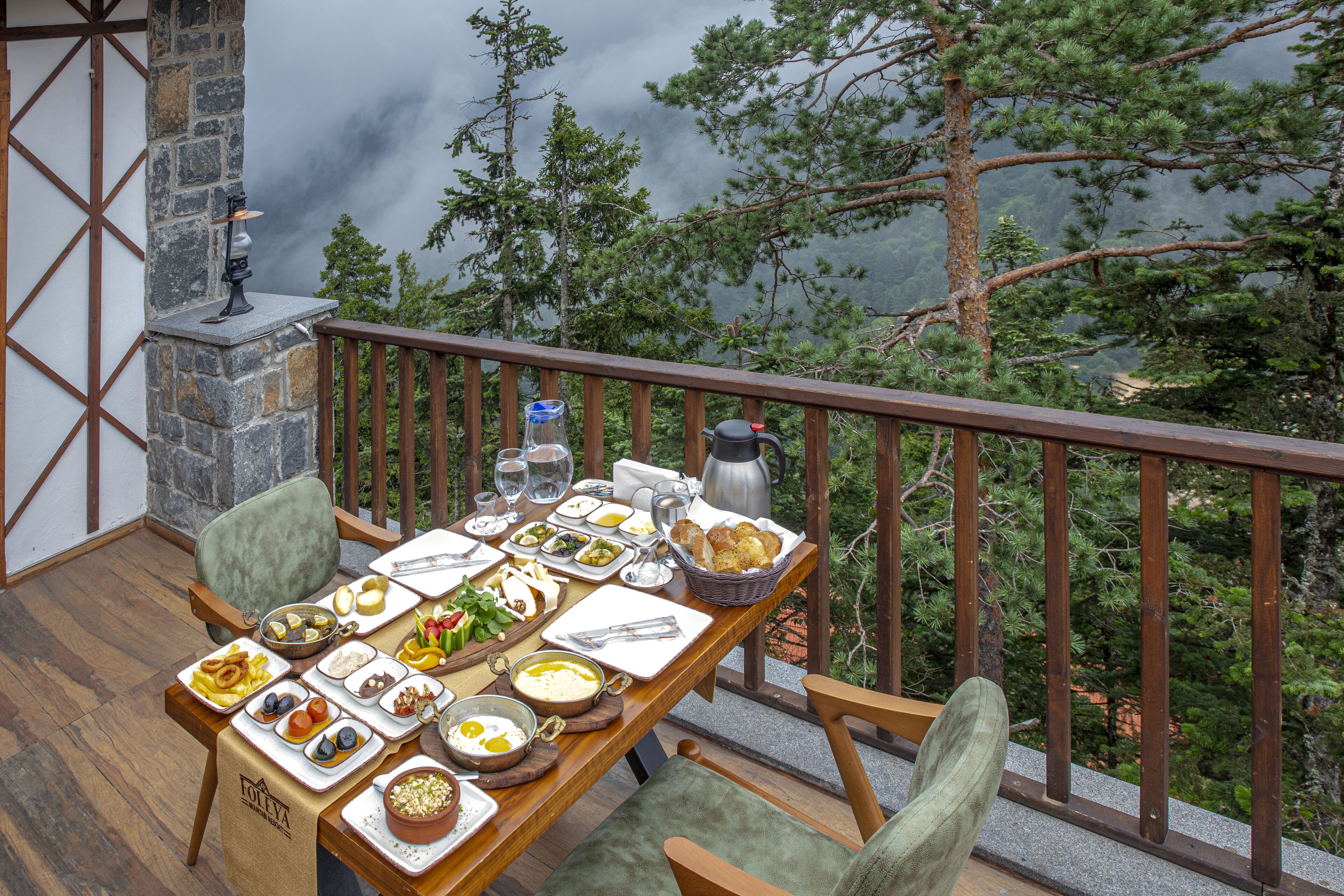 free daily full breakfast