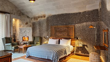 Premium bedding, free minibar, in-room safe, iron/ironing board