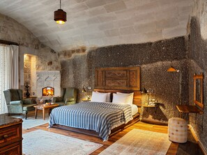 King Suite | Bộ đồ giường cao cấp, minibar với thức uống miễn phí 