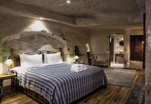 Premium bedding, free minibar, in-room safe, iron/ironing board - Aza Cave Hotel Special Class (Nevsehir)