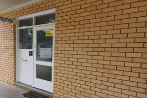 Pintu masuk properti
