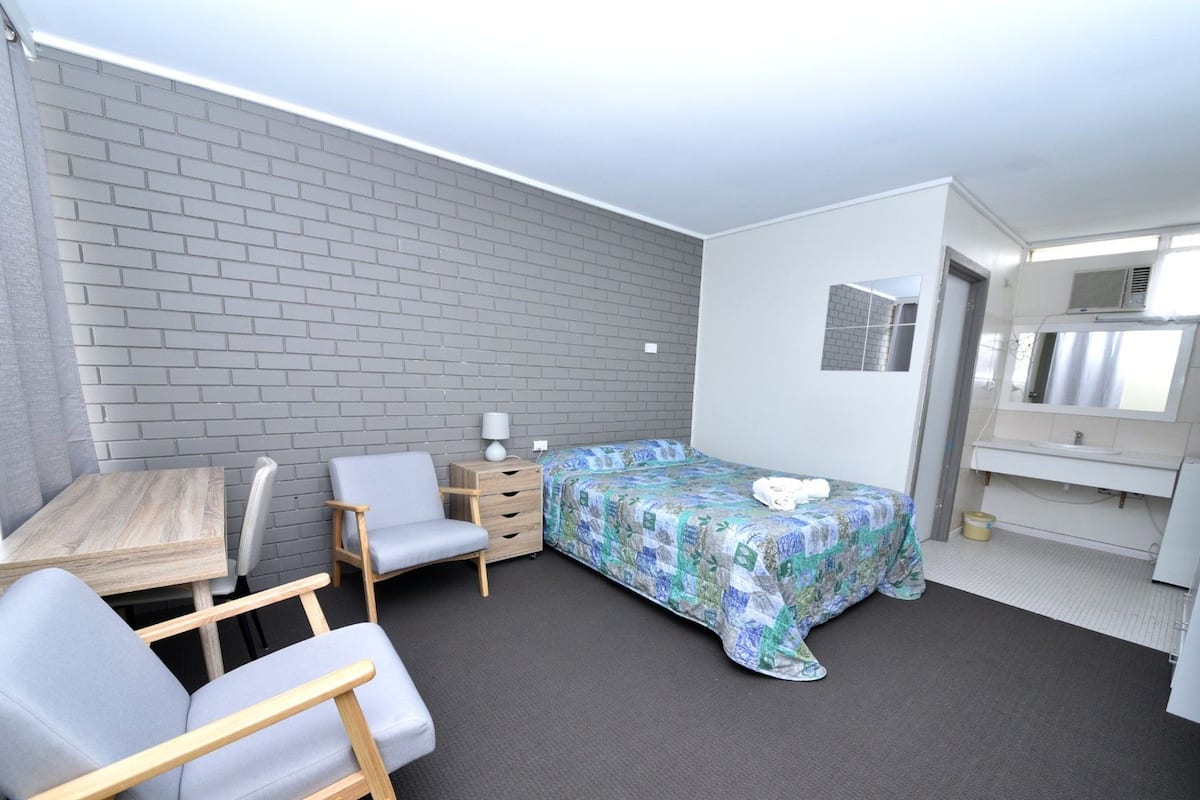 Doppelzimmer | Individuell dekoriert, individuell eingerichtet, Schreibtisch