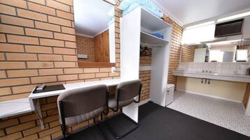 Queen Room | Individually decorated, individually furnished, desk, laptop workspace