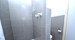 Queen Room | Individually decorated, individually furnished, desk, laptop workspace - Edenhope Motor inn (Edenhope)