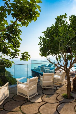 Property grounds - VILLA BELLAVISTA - Five Bedroom Villa, Sleeps 10 (Positano)