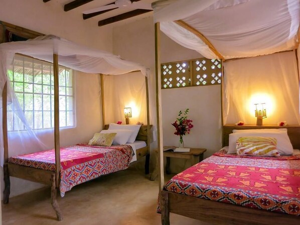 Tabla de planchar con plancha, wifi gratis y ropa de cama 