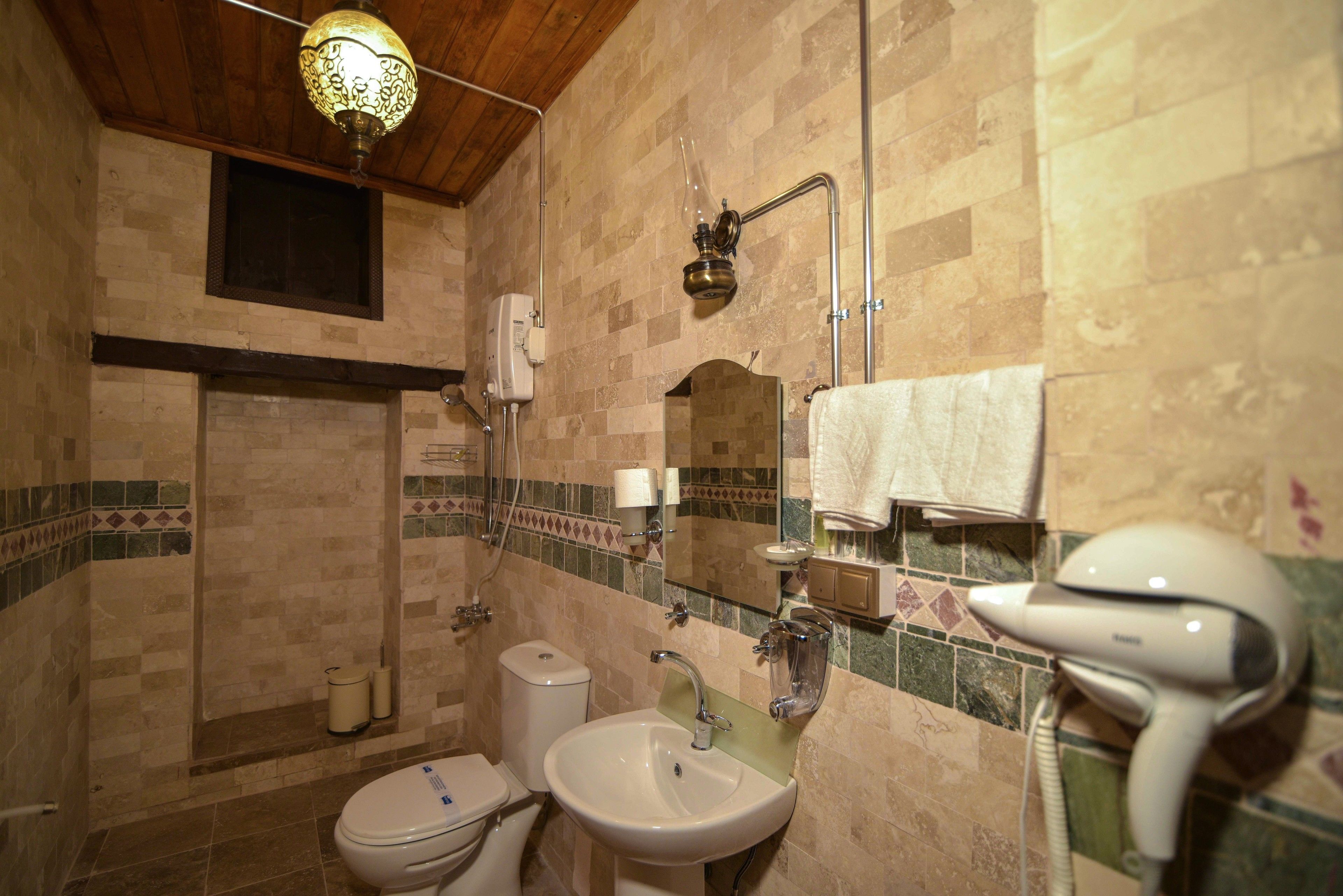 double room (sehitkamil) | bathroom | shower, rainfall showerhead, free toiletries, hair dryer