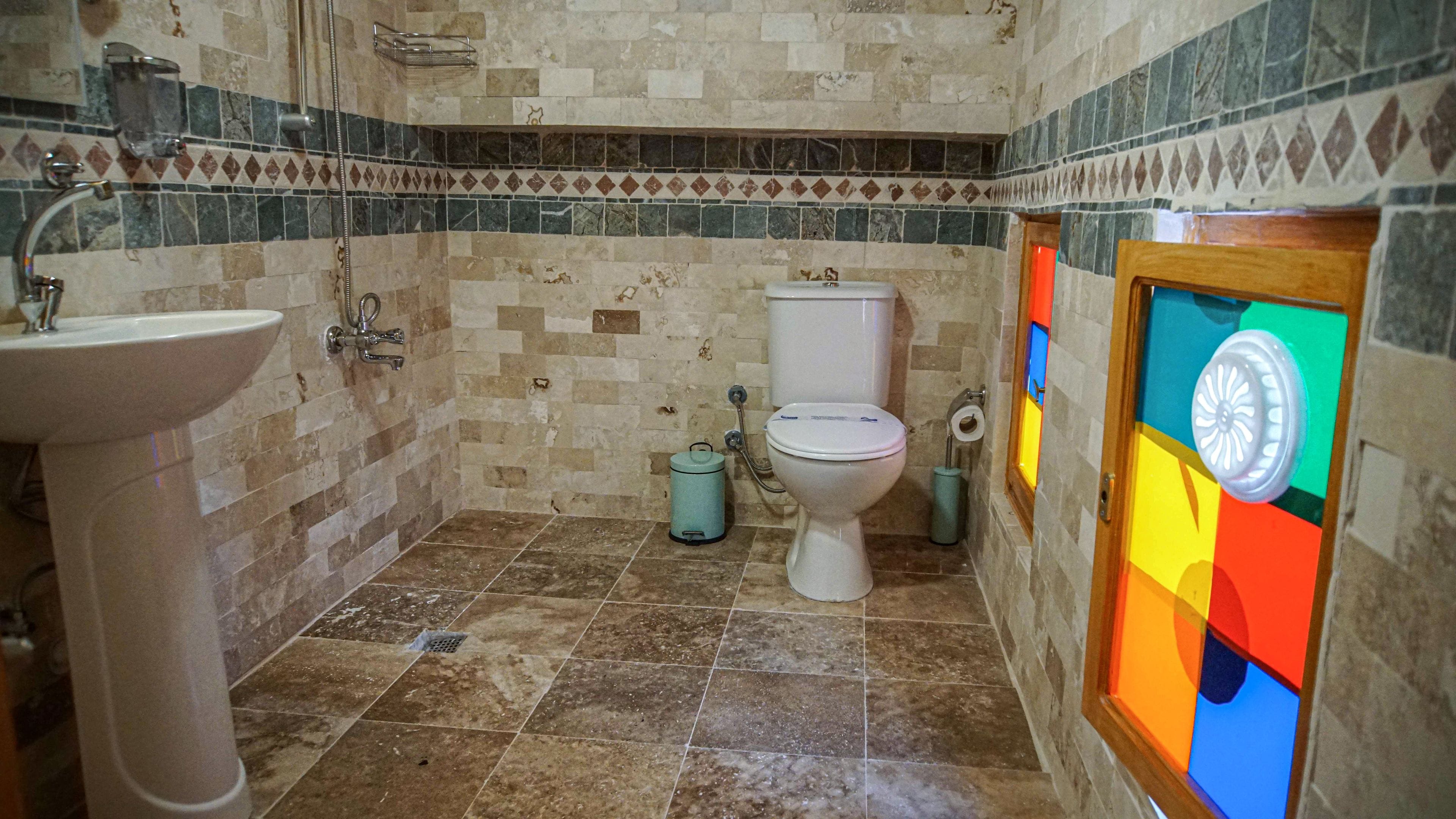 triple room (zeugma) | bathroom | shower, rainfall showerhead, free toiletries, hair dryer