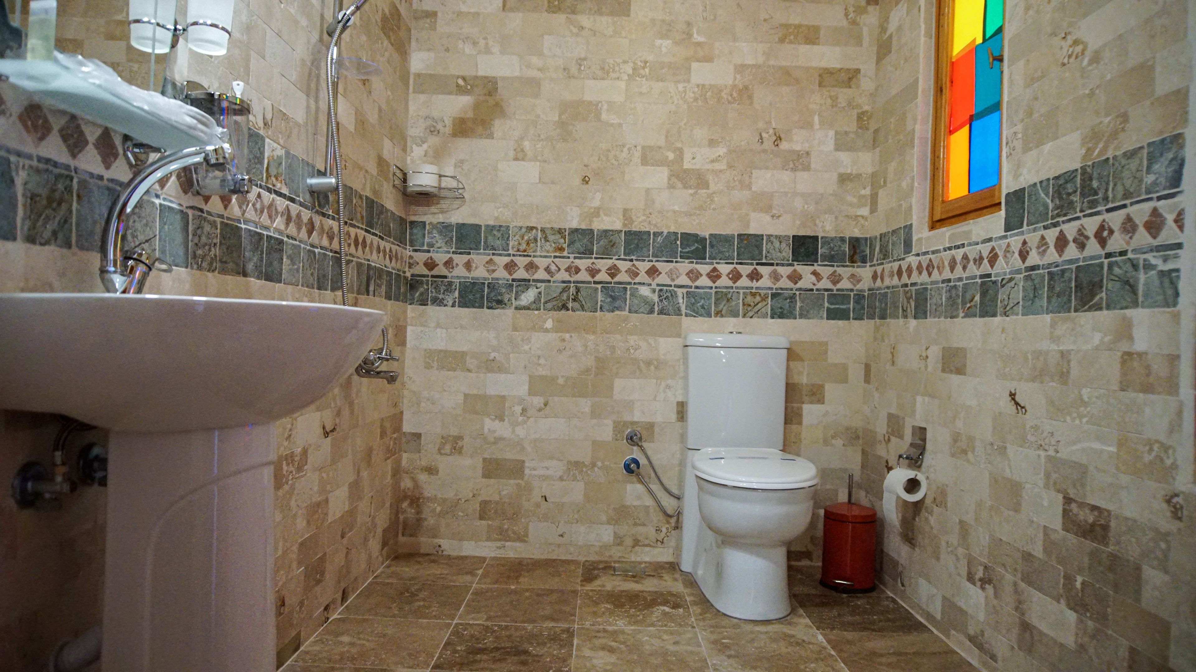 honeymoon room | bathroom | shower, rainfall showerhead, free toiletries, hair dryer