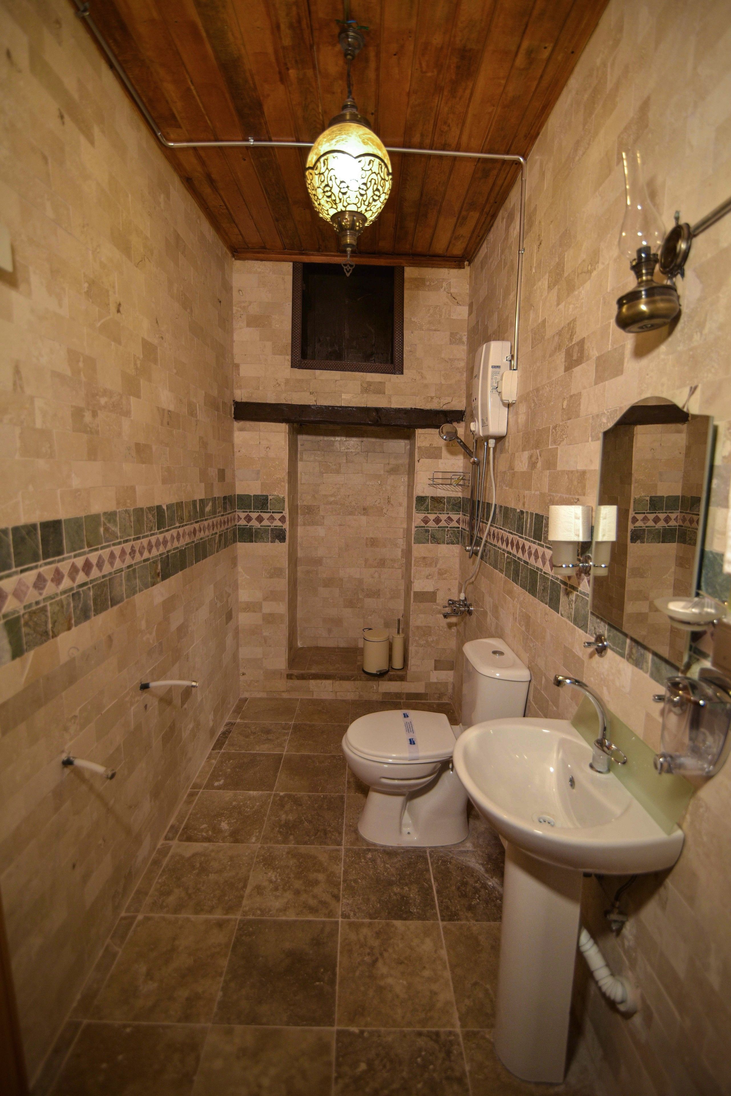 shower, rainfall showerhead, free toiletries, hair dryer